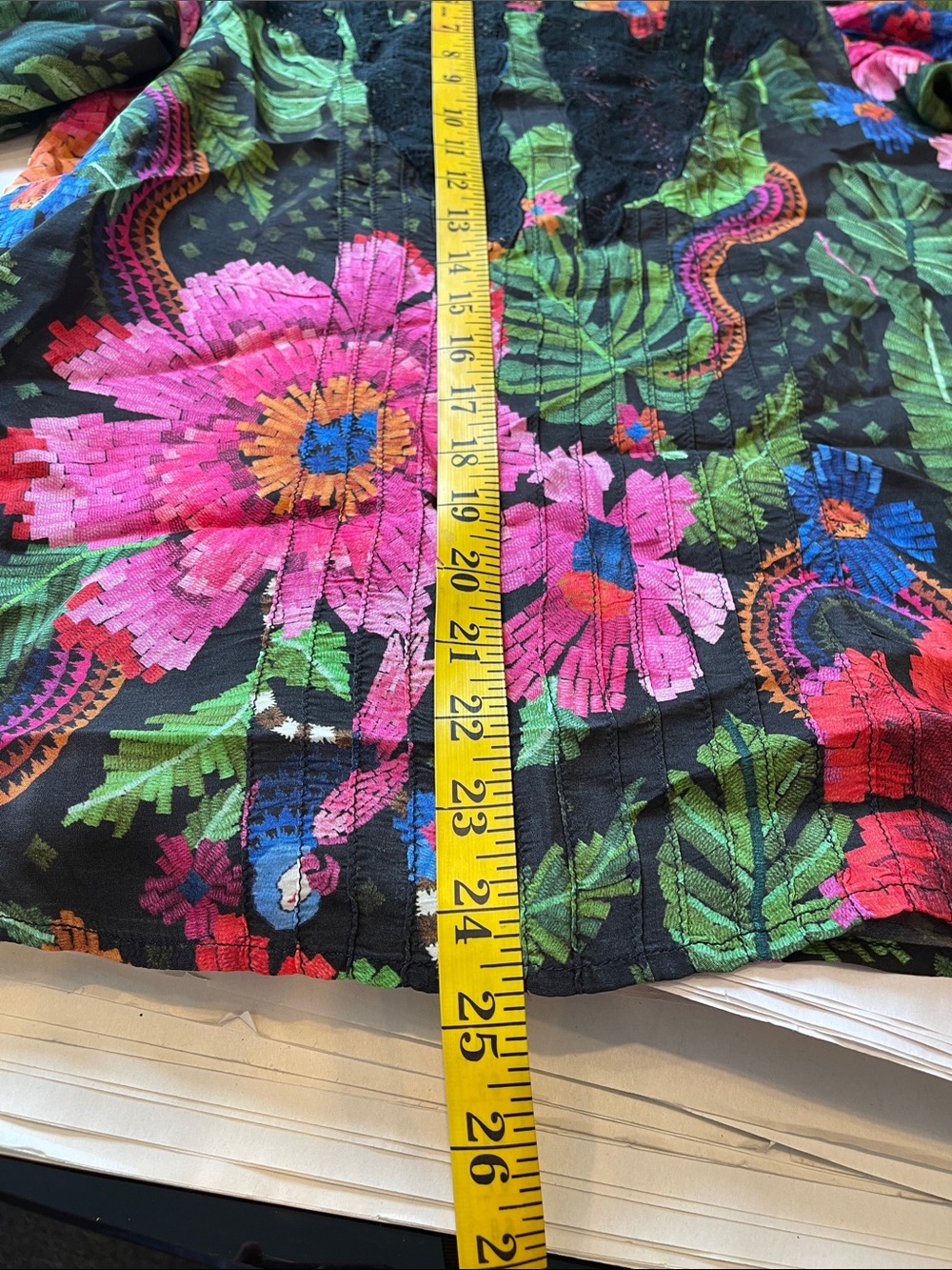 Farm Rio BLOOMING GARDEN BLACK BLOUSE
Bold floral print size XS NWT city ready - Picture 7 of 10